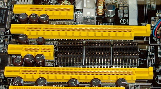 PCIe-slots-technologies-illustration-orange