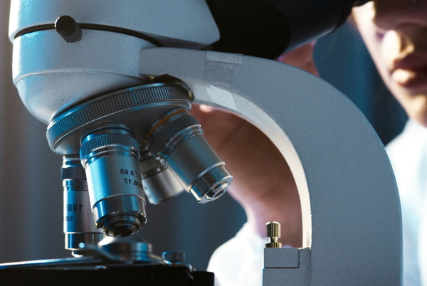 Microscopy-medical-scientific-imaging-fluorescence-ophthalmology-retinal-applications